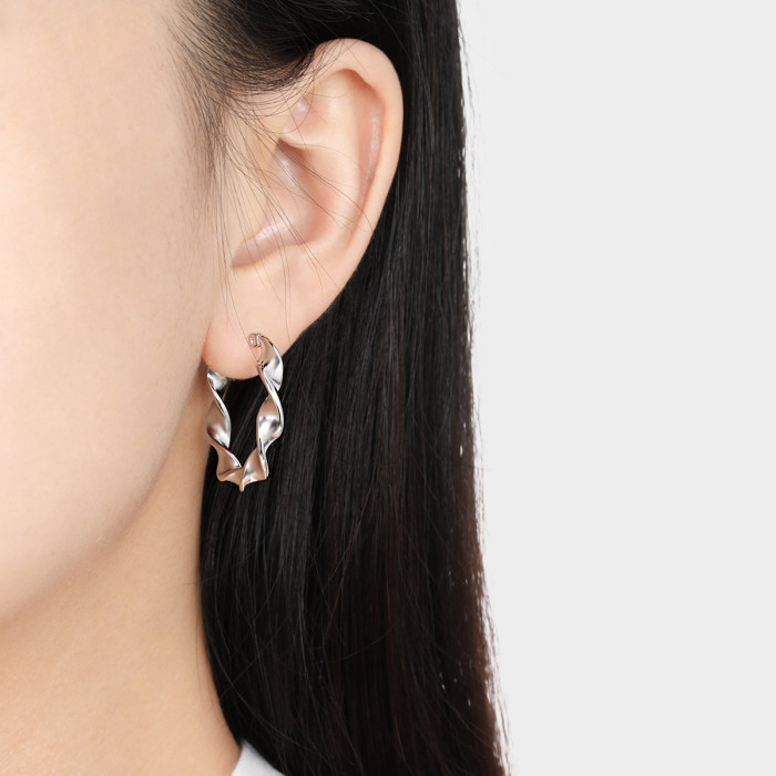 Korean INS New Niche Fashion Twisted Braided Wave Earrings for Women, Unique Gold Plated High-End Titanium Steel Ear...