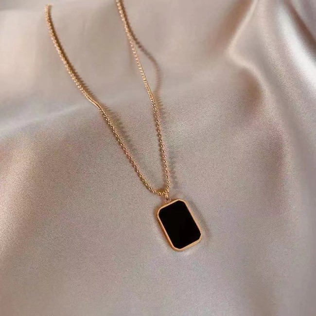 Custom OEM Titanium Steel Color-Retaining Hypoallergenic Necklace for Women Shell Collarbone Chain Light Luxury Women's Jewelry