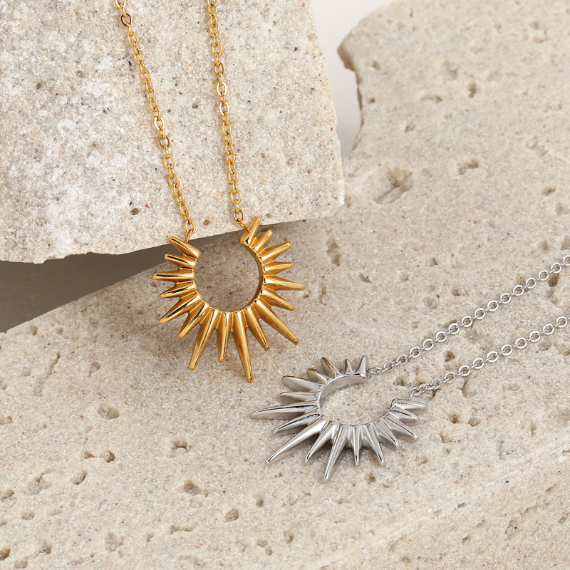 European and American Cross-Border New High-End Niche Design Sunflower Necklace for Women Fashion Gold-Plated Personalized Titanium Steel Jewelry