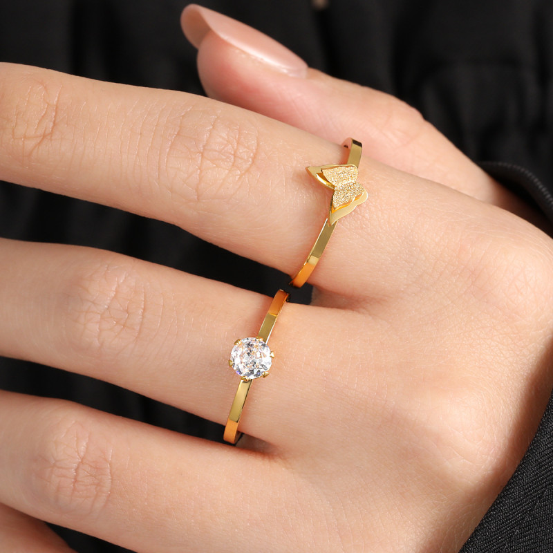 Korean Version Ins Style Niche Design Double Butterfly Titanium Steel Ring for Women Fashionable Personality High-end Four-claw Diamond Ring
