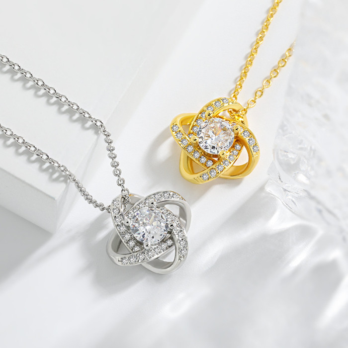 Amazon Hot Selling Eternal Heart Clavicle Chain for Women European and American High-end Design Rotating Lucky Clover Necklace