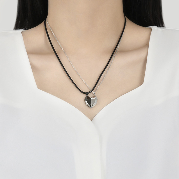 Splicing Heart-to-Heart Pendant Collarbone Chain Creative Gift for Girlfriend Pair of Heart Wishing Stone Magnetic Necklace