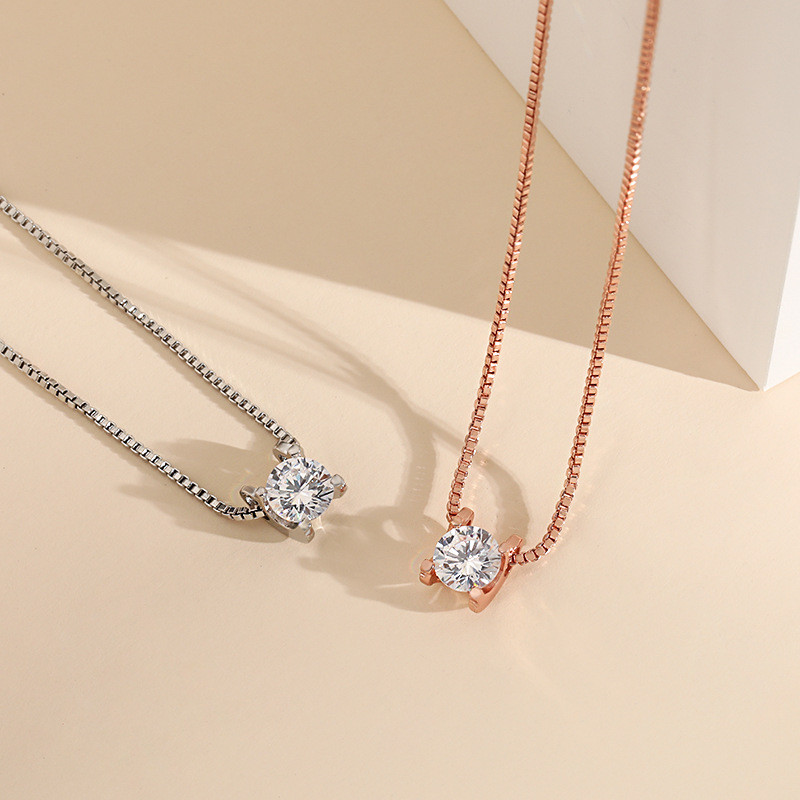 18K Classic Bull Head Pendant Collarbone Chain Rose Gold Simple Niche Korean Version Four-Claw Bull Head Moissanite Necklace