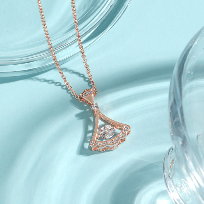18K Fan-shaped Pendant Beating Heart Necklace Valentine's Day Gift for Girlfriend Minimalist Style Smart Little Dress Necklace