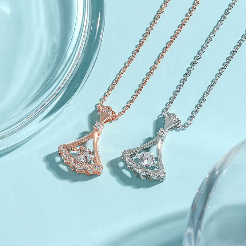 18K Fan-shaped Pendant Beating Heart Necklace Valentine's Day Gift for Girlfriend Minimalist Style Smart Little Dress Necklace