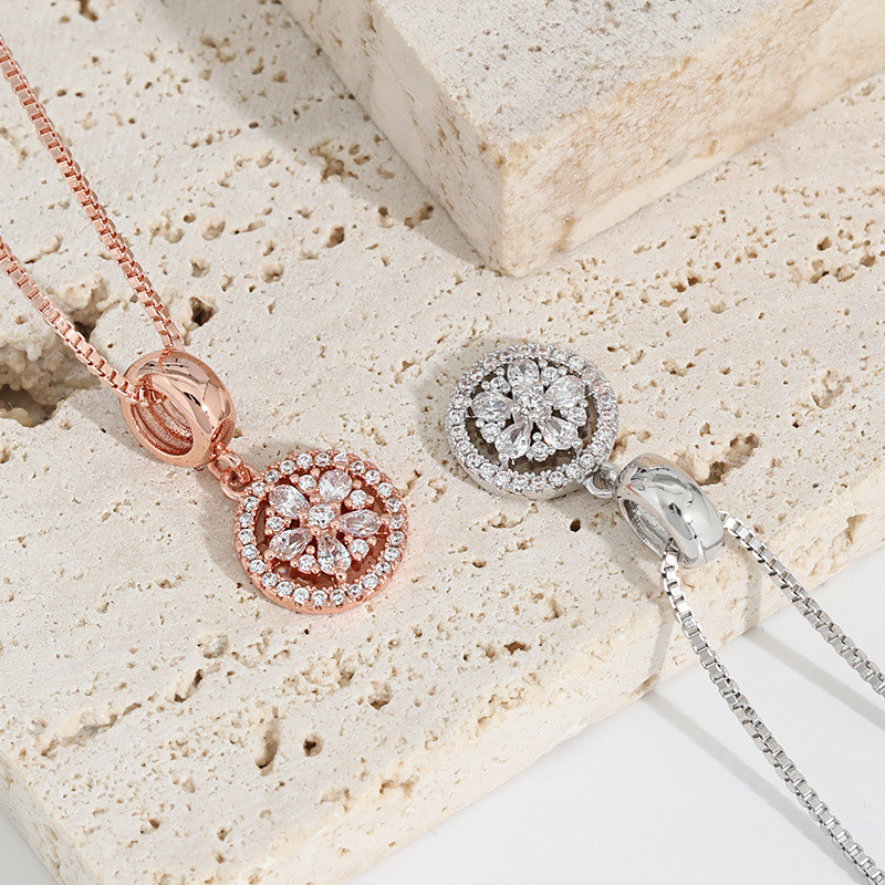 Original Design Lucky Four-Leaf Clover Necklace Rose Gold Round Diamond-Encrusted Korean Style Simple Camellia Round Necklace