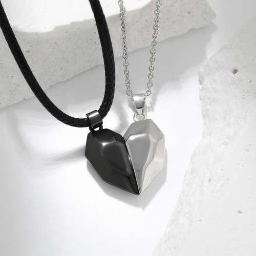 Splicing Heart-to-Heart Pendant Collarbone Chain Creative Gift for Girlfriend Pair of Heart Wishing Stone Magnetic Necklace
