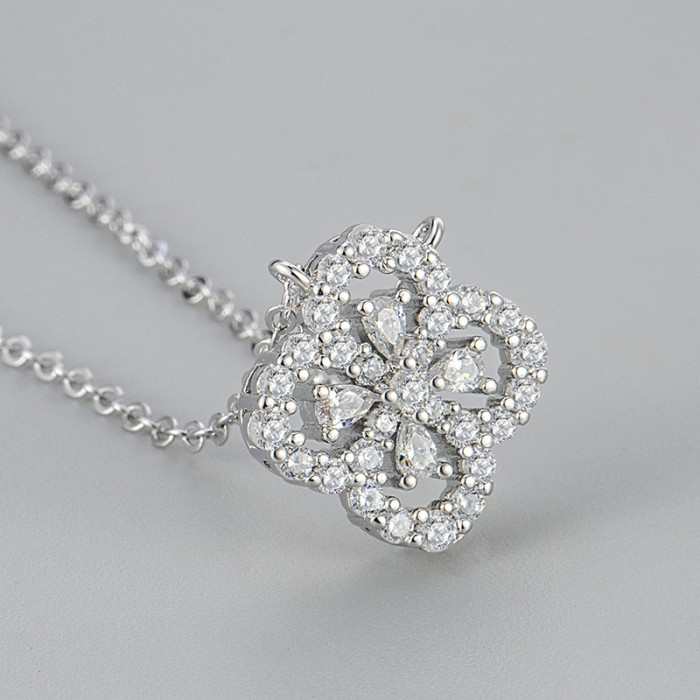 Exquisite Full Diamond Four-Leaf Clover Necklace for Women 2024 New High-End Light Luxury Niche Temperament Collarbone Chain Versatile for Women