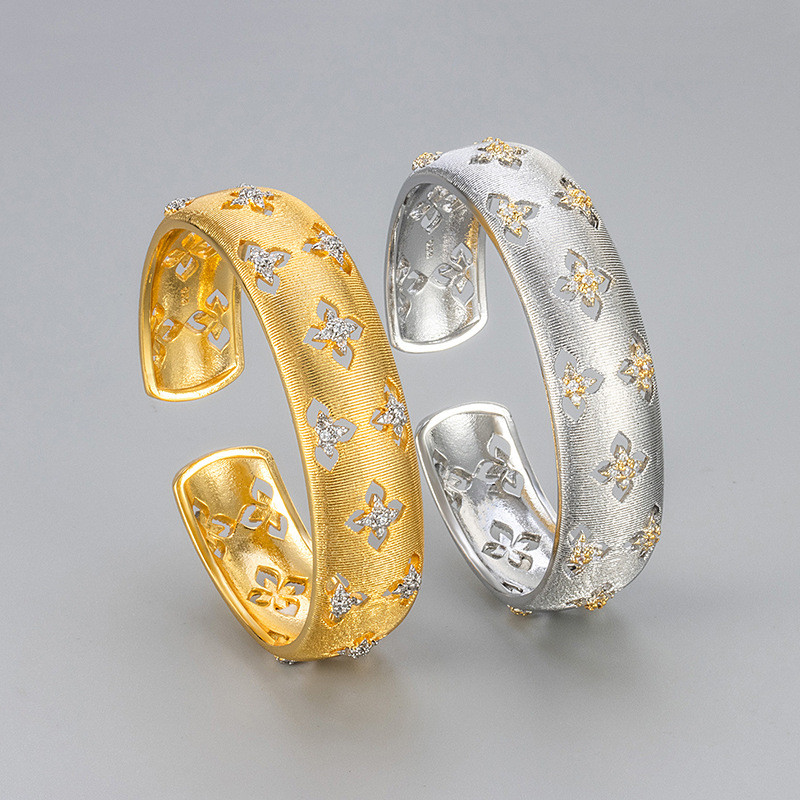 Vintage Minimalist Zircon Brushed Bracelet for Women, Light Luxury Niche High-end Feel, Elegant Jewelry, Hollow Four-leaf Clover Personality