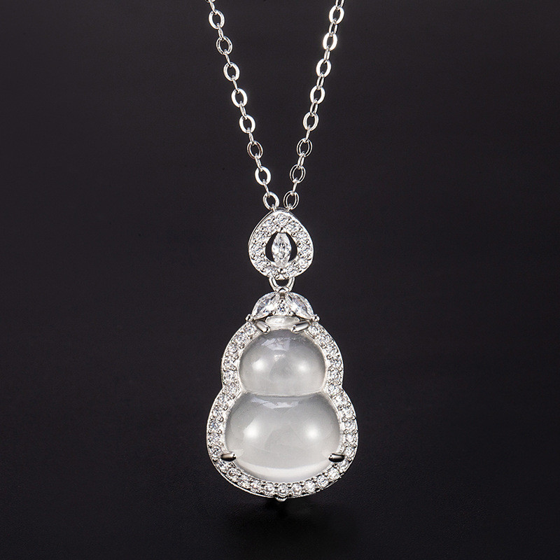 2024 New Light Luxury Niche Collarbone Chain Ice Transparent Imitation White Chalcedony Gourd Necklace for Women Pendant Choker Jewelry