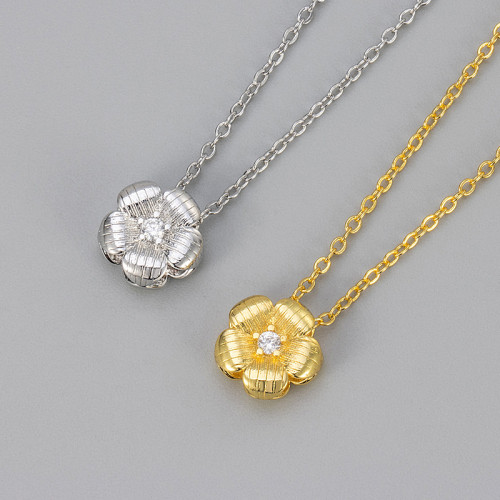 Sweet and Luxurious Small Flower Pendant Necklace for Women, High-end Pointed Diamond Inlaid Necklace, Niche Design Flower Collarbone Chain Jewelry