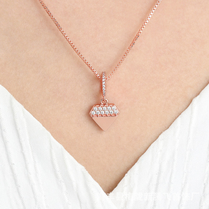 Original Design Internet Celebrity Style Pendant Necklace European and American Triangle High-end Design Sense Simple Diamond-like Necklace