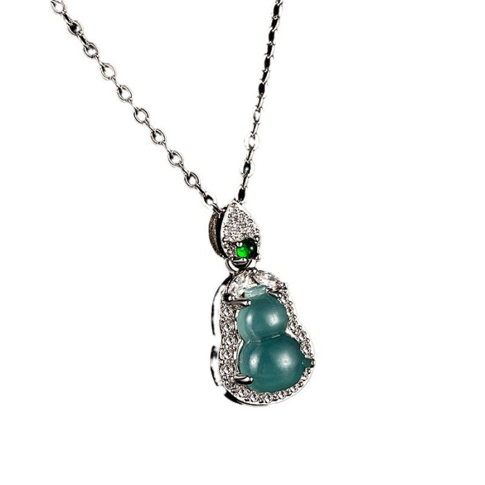 New Chinese Style Imitation Blue Jade Gourd Pendant Necklace for Women 2024 New Hot-Selling Collarbone Chain High-End Light Luxury Niche