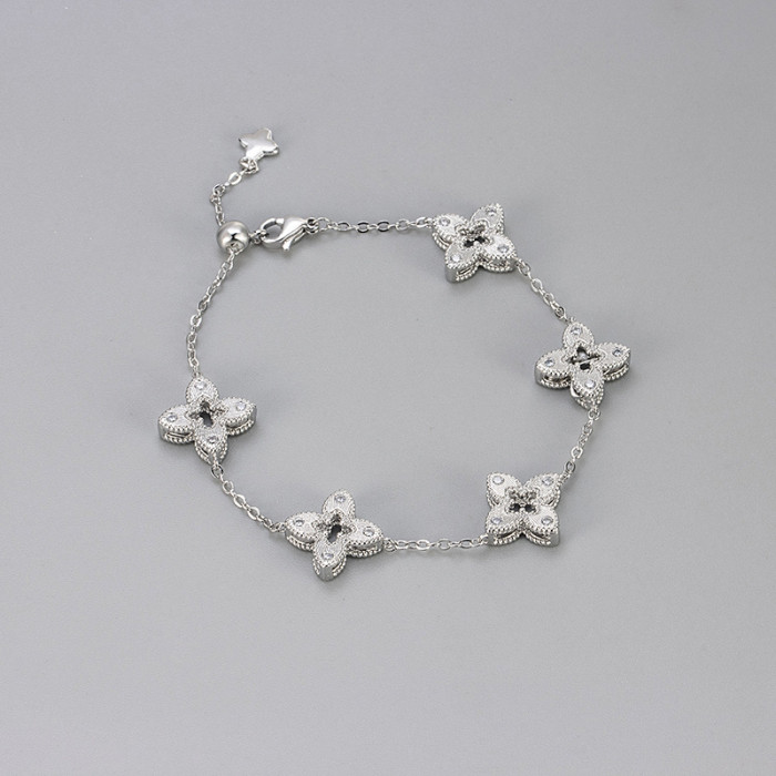 New Vintage Brushed Versatile Hollow Filigree Four-Leaf Clover Bracelet for Women, Niche Design, Exquisite Light Luxu...