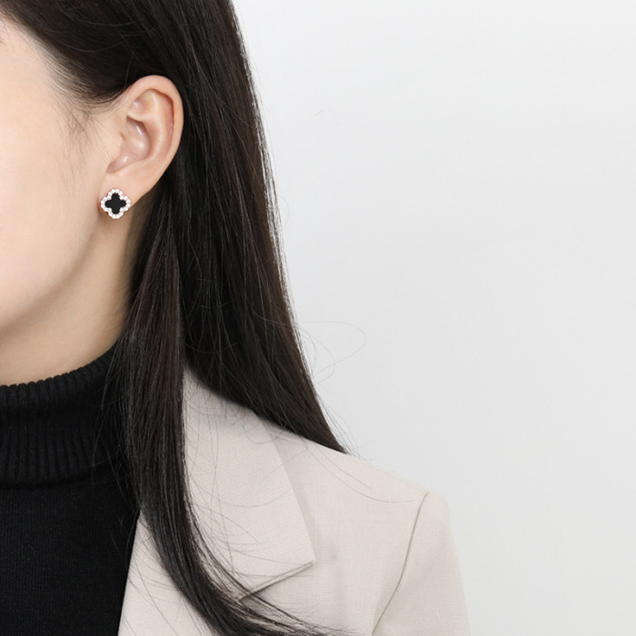 18K Black Chalcedony Versatile Fashion Earrings Classic Simple Style Inlaid Black Onyx Lucky Four-Leaf Clover Stud Ea...