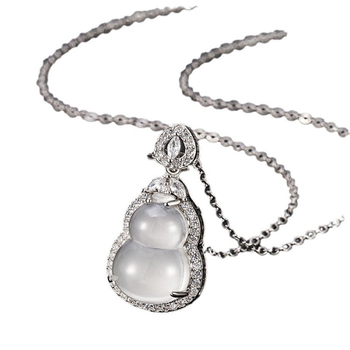 2024 New Light Luxury Niche Collarbone Chain Ice Transparent Imitation White Chalcedony Gourd Necklace for Women Pendant Choker Jewelry