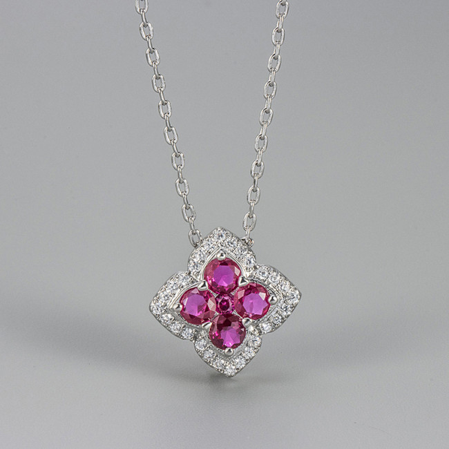 Sparkling Red Clover Petal Necklace New Exquisite Light Luxury Elegant Vintage Niche Collarbone Chain Jewelry for Women