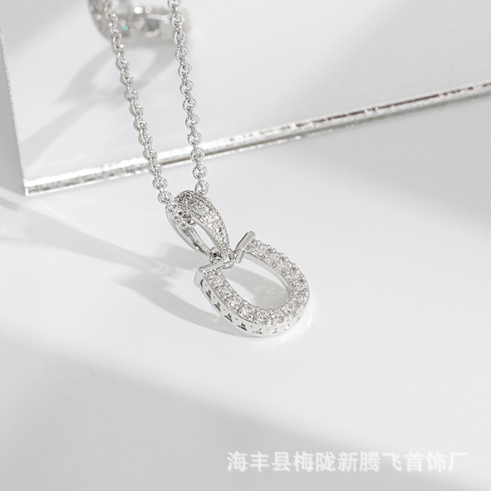 Original Design TikTok Hot Item Horseshoe Pendant Japanese and Korean Simple INS Style Streetwear Letter U Necklace