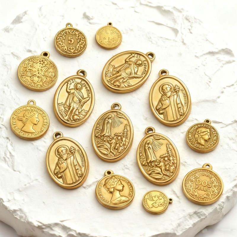 Vintage Relief Portrait European and American Queen Saint Medal Coin Pendant Virgin Mary Stainless Steel DIY Necklace Pendant Accessories