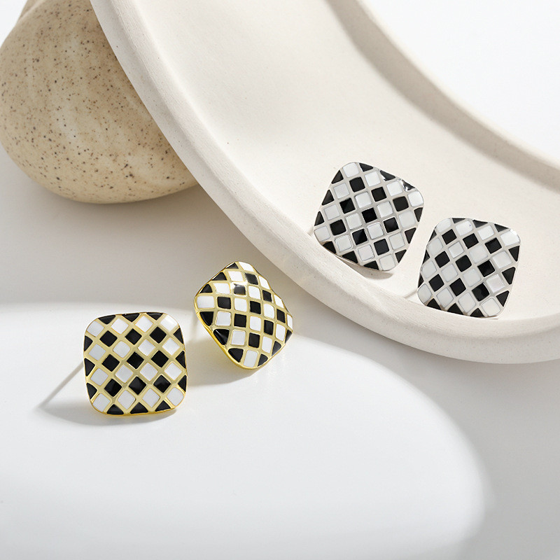 Internet Celebrity Mosaic Enamel Earrings for Women, European and American Retro Irregular Fashion Epoxy Square Checkerboard Stud Earrings