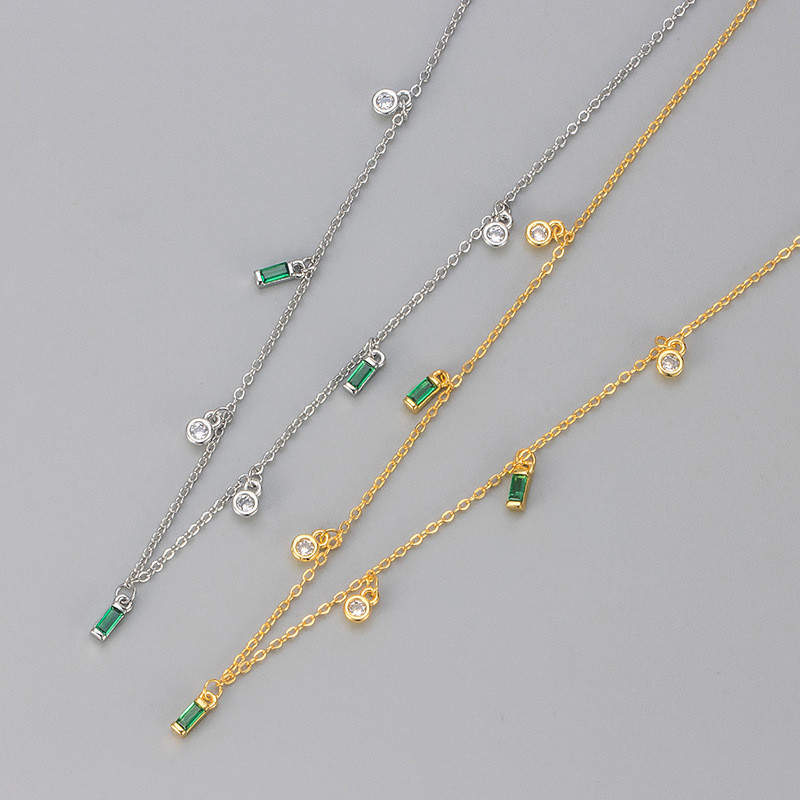 Exquisite Geometric Small Square Necklace Hot-Selling Light Luxury Niche Collarbone Chain for Women Light Luxury High-End Neck Chain Accessory
