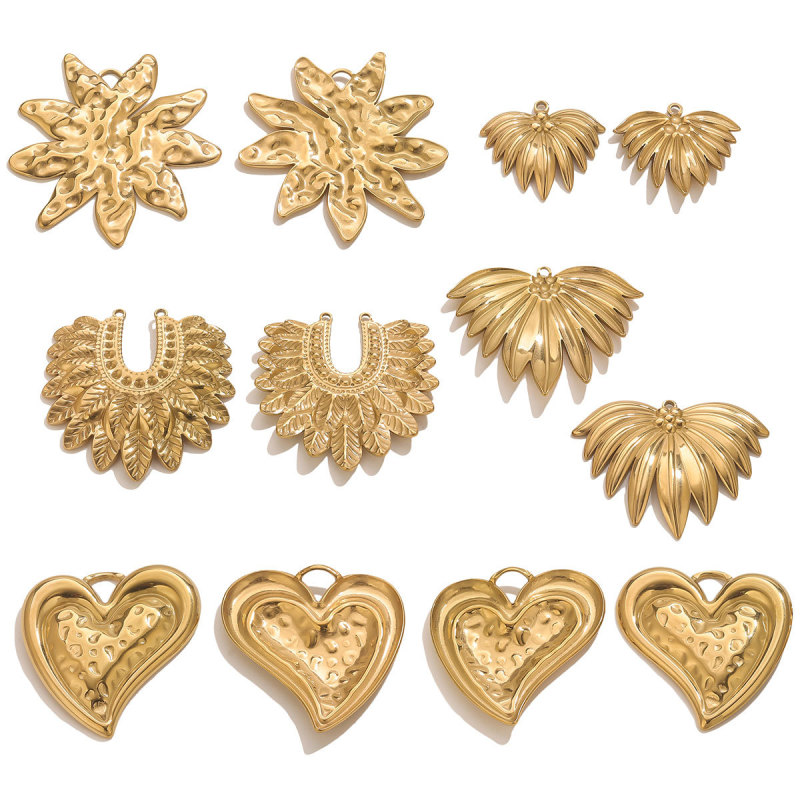 Vintage Style Stainless Steel Embossed Texture Gold Pendant Set Flower Heart Shape DIY Jewelry Accessories Wholesale