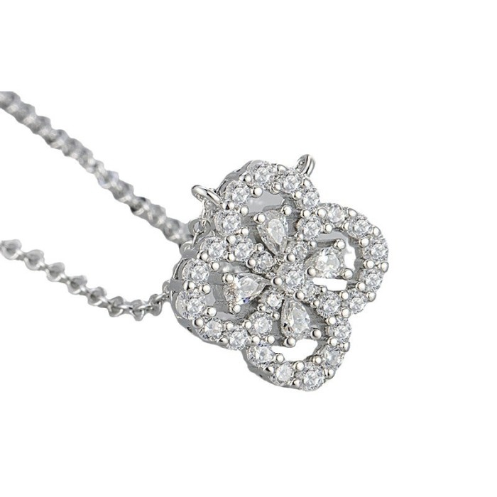 Exquisite Full Diamond Four-Leaf Clover Necklace for Women 2024 New High-End Light Luxury Niche Temperament Collarbone Chain Versatile for Women