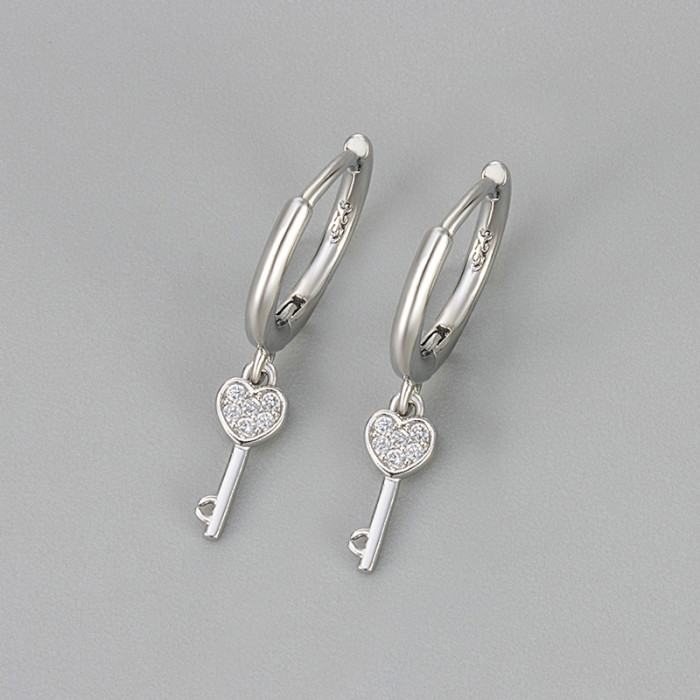 New Unique Design Niche Design Heart Key Earrings for Women Cute Small Daily Versatile Ear Accessories