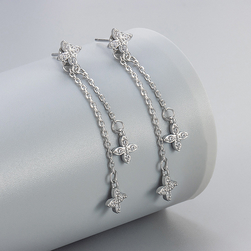 Elegant and Exquisite Four-Leaf Clover Tassel Earrings Minimalist Fashionable Temperament Niche Design Sense Light Luxury New Earrings
