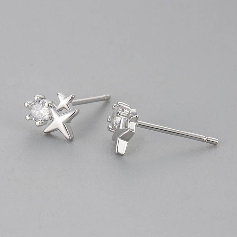 New Single Diamond Four-Pointed Star Earrings for Women, Niche Small Design, High-End Daily Commuting Versatile, Sleep-Free