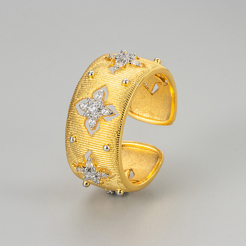 Italian Handmade Brushed Court Style Two-tone Craft Fashion European and American Light Luxury Four-leaf Clover Inlaid with Zircon Elegant Versatile