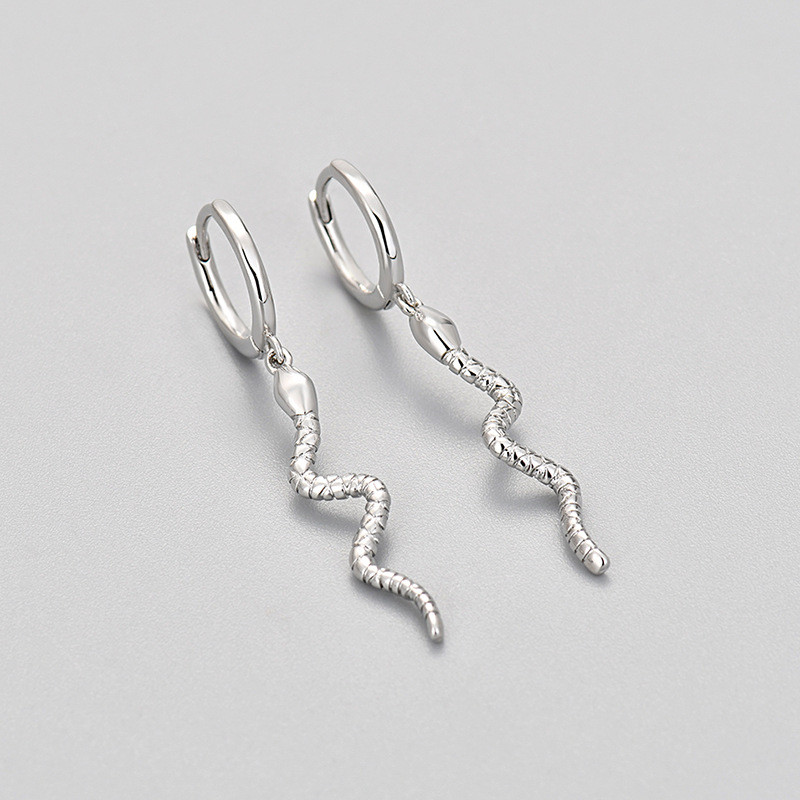 European and American Cross-Border Trendy Minimalist Snake-Shaped Earrings for Women with a Sense of Design, Cool Style, Fashionable Temperament, High-End Feel, and Unique Personality Earrings