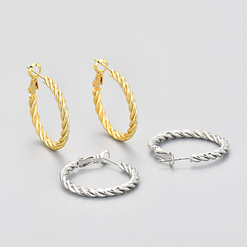 Twisted Pattern Large Hoop Earrings Geometric Twisted Round Earrings for Women European and American Cross-Border Fashion Simple Versatile Stud Earrings Circle
