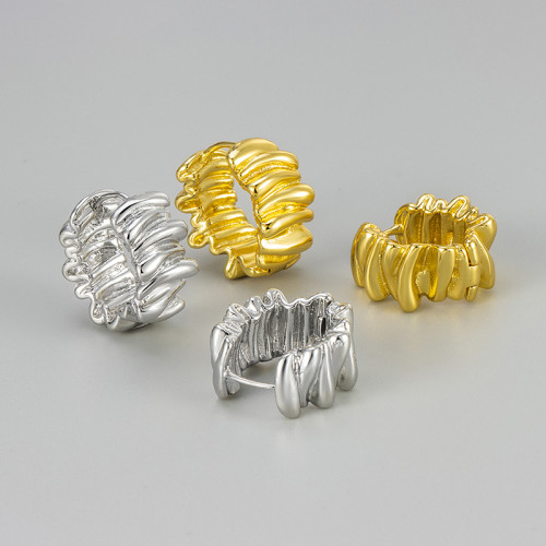 High-end Luxury Irregular Earrings New Hot-selling Pleated Earrings for Women Niche Design Fashion Versatile Ear Accessories Ear Clips