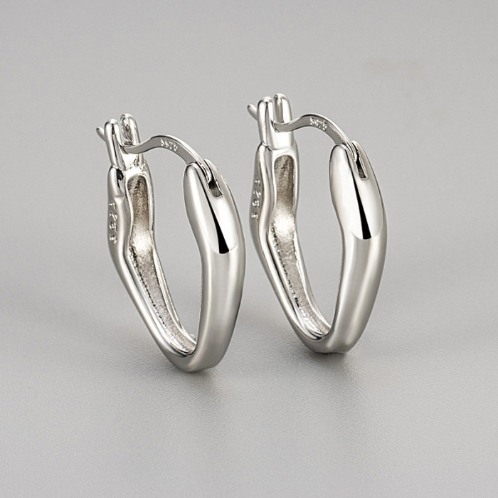 European and American Cross-Border 2024 Summer New Hong Kong Style Retro U-Shaped Earrings Korean Niche Design High-End V-Shaped Versatile