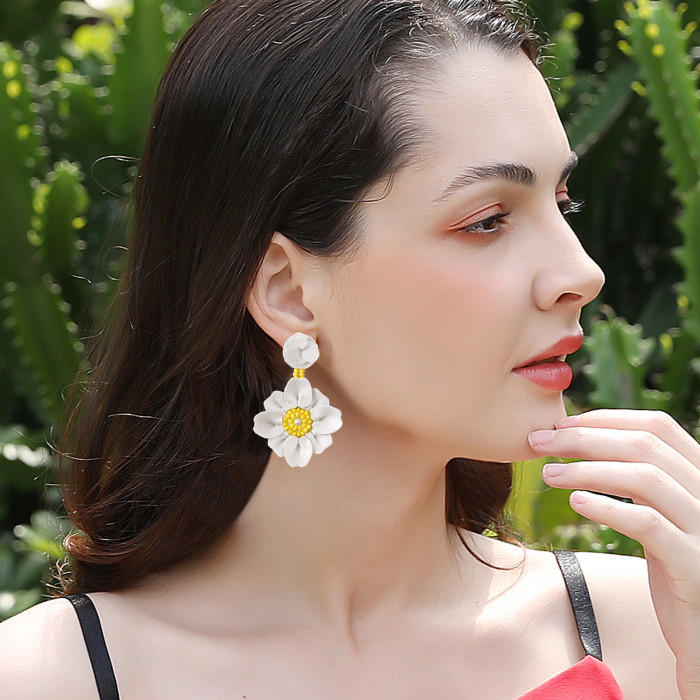Jamie Bohemian Rice Bead Leather Flower Earrings Camellia Exaggerated Lightweight Design Sense High-end Handmade Ear Jewelry