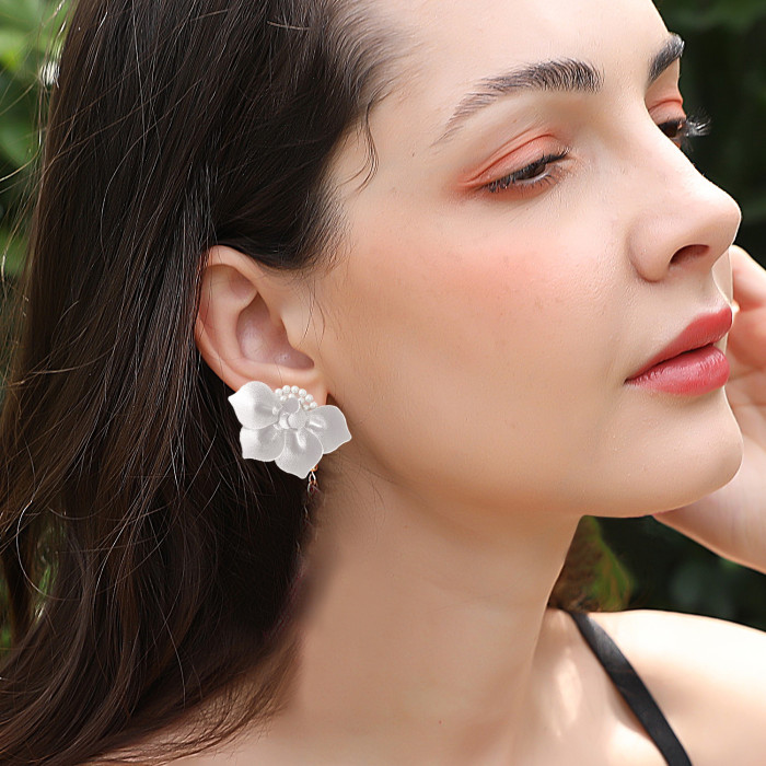 Jamie Creative Niche Design High-end Earrings Pearl Leather Handmade Three-dimensional Flower Rose Flower Earrings Wo...