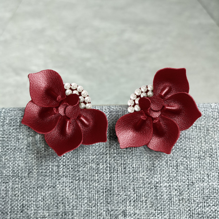 Jamie Creative Niche Design High-end Earrings Pearl Leather Handmade Three-dimensional Flower Rose Flower Earrings Wo...