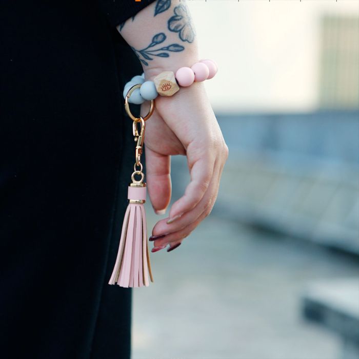 Amazon European and American Hot-Selling Silicone Wrist Keychain Handmade Beaded Leather Tassel Bracelet Keychain Wholesale