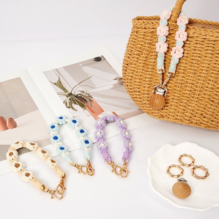 Original New Cross-Border Multifunctional Pendant Handmade Woven Cute Daisy Flower Keychain Bag Pendant