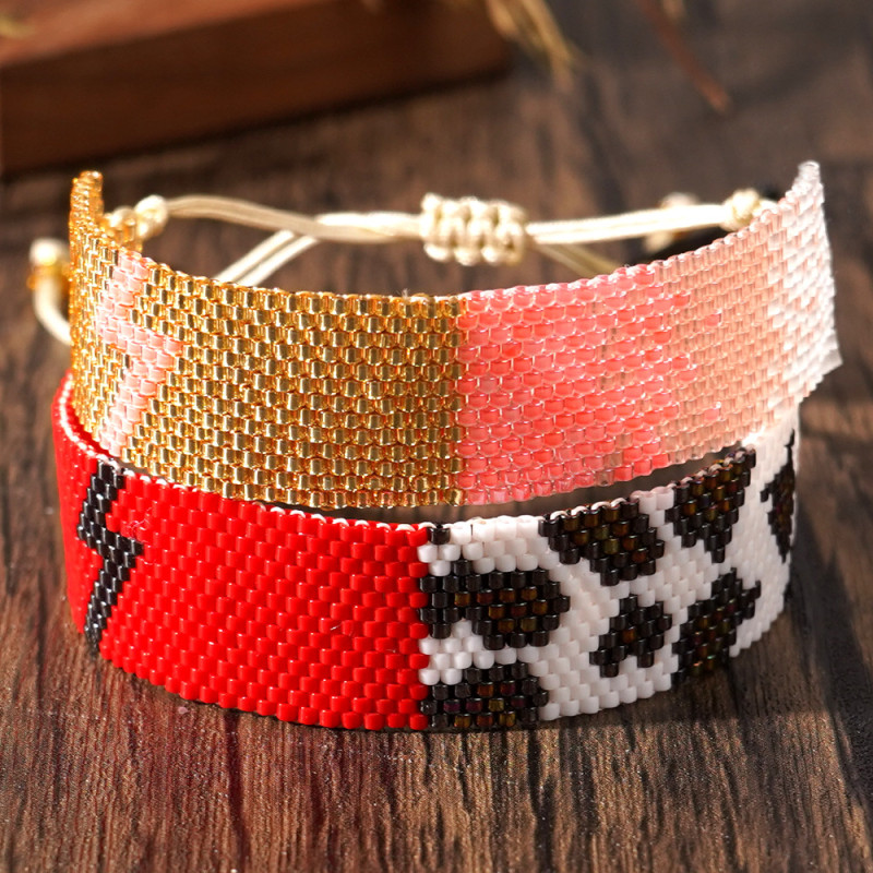 Handmade Popular Rice Bead Woven Bracelet with Eye and Heart Pattern, Niche High-end Bracelet, Vintage Simple Creative Jewelry
