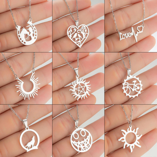 Vintage Sunflower Sweater Chain INS Metal Style Stainless Steel Horseshoe Heart Necklace for Women with Unique Design