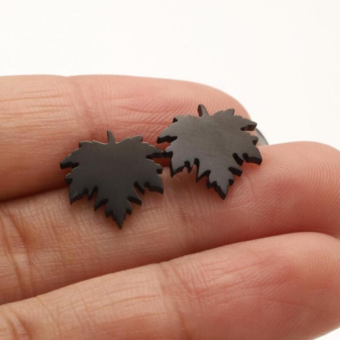 French Retro Earrings Fresh and Simple Maple Leaf Stainless Steel Stud Earrings for Women Ins 2025 New Plant Earrings