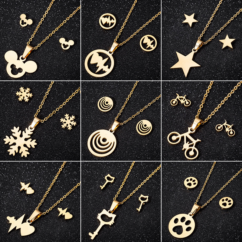 Fashion Snowflake Earrings Necklace Jewelry Set Cute Mickey Heart Three-Piece Set Wholesale for Men and Women