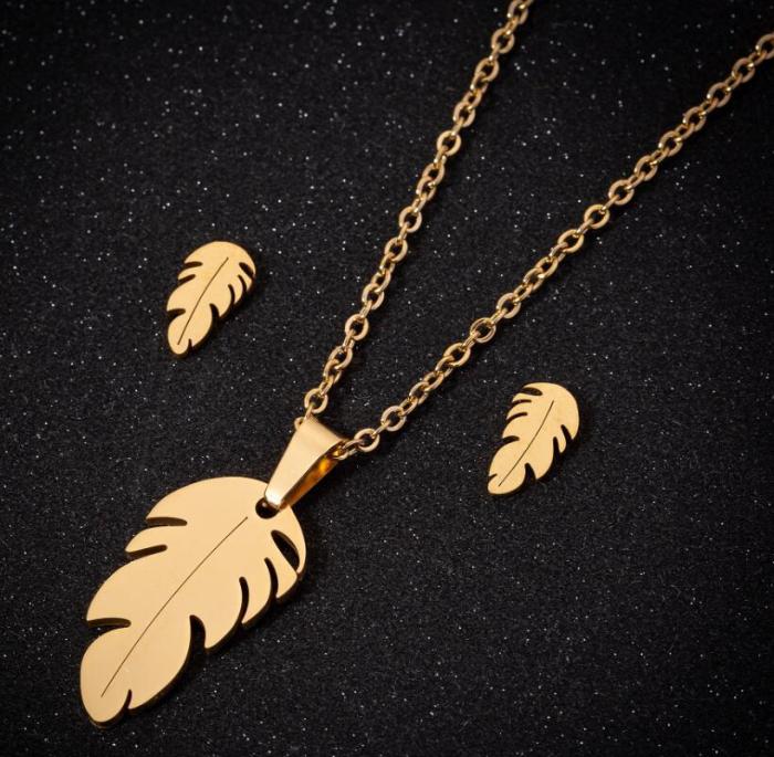 Fashion New Snowflake Earrings Necklace Jewelry Set 18K Gold Heart-shaped Accessories Set Export Two-piece Set