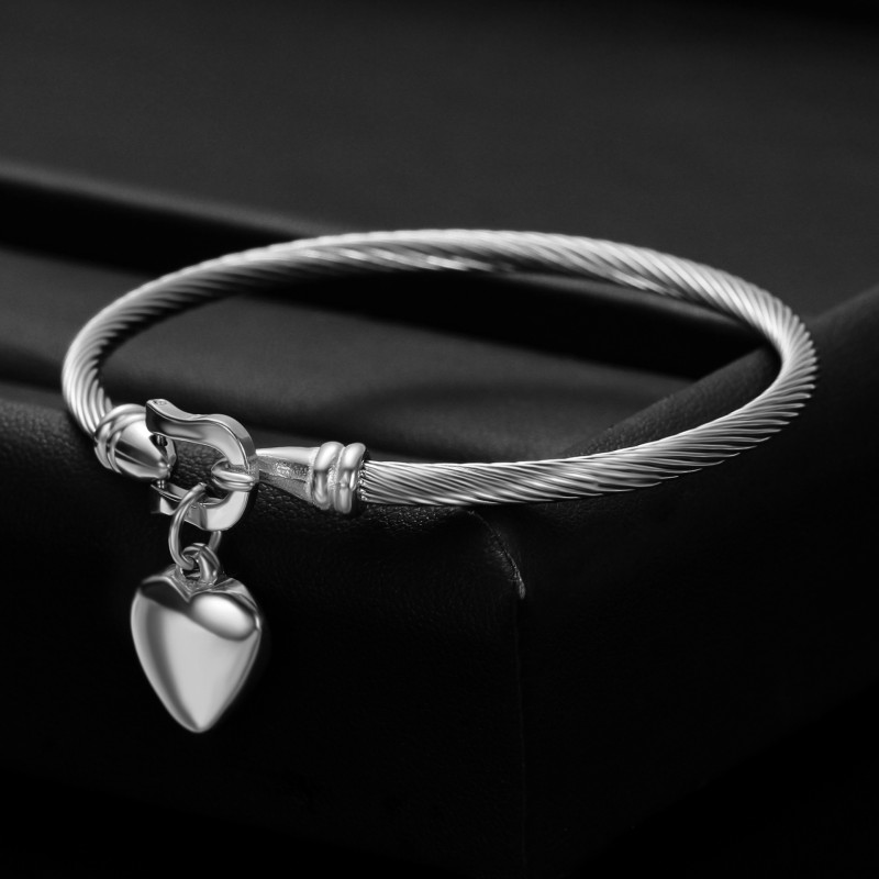 Cross-Border European and American Hot Selling Horseshoe Buckle Heart 26 English Letters Bracelet Titanium Steel Heart Simple Gift Bracelet for Women