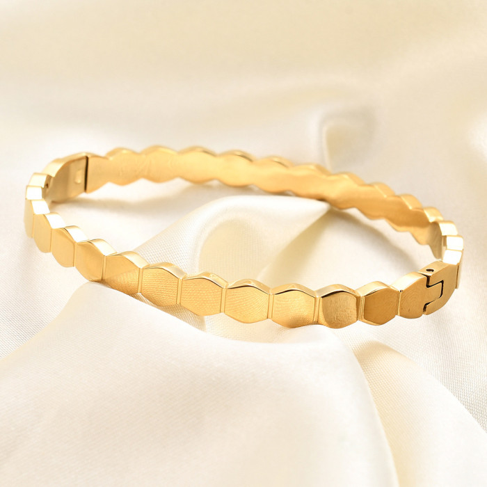 European and American New Style 60MM Simple Personality Hexagonal Honeycomb Bracelet Diamond Smooth Buckle Bracelet Wholesale for Women