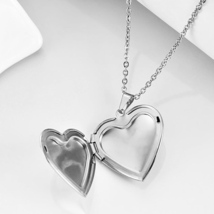 26 Letter Creative Commemorative Photo Openable Heart Pendant Titanium Steel Letter Heart Necklace Wholesale