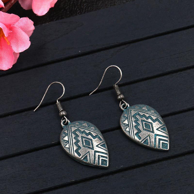 Cross-Border Hot Selling Jewelry Vintage Heart-Shaped Alloy Pendant Hook Earrings for Women European and American Trendy Earrings Factory Direct Sale