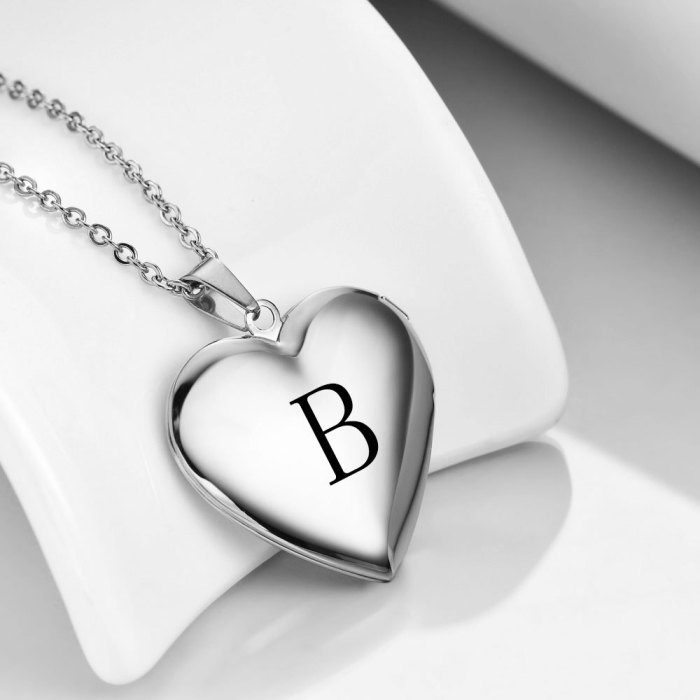 26 Letter Creative Commemorative Photo Openable Heart Pendant Titanium Steel Letter Heart Necklace Wholesale